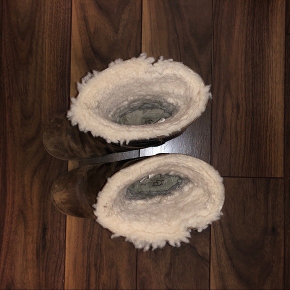 Well worn uggs - Picture 2 of 2